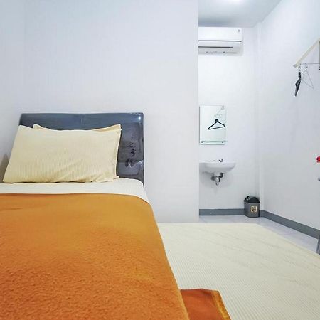 Shekinah Homestay & Cafe Waikabubak Mitra Reddoorz Kültér fotó