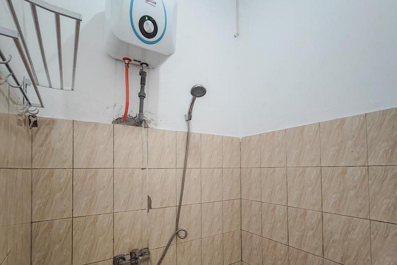 Shekinah Homestay & Cafe Waikabubak Mitra Reddoorz Kültér fotó