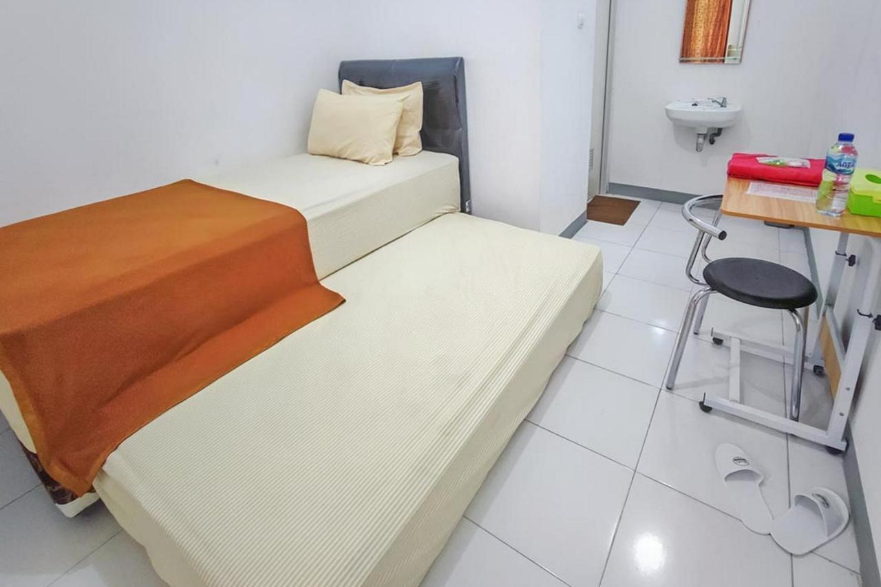 Shekinah Homestay & Cafe Waikabubak Mitra Reddoorz Kültér fotó