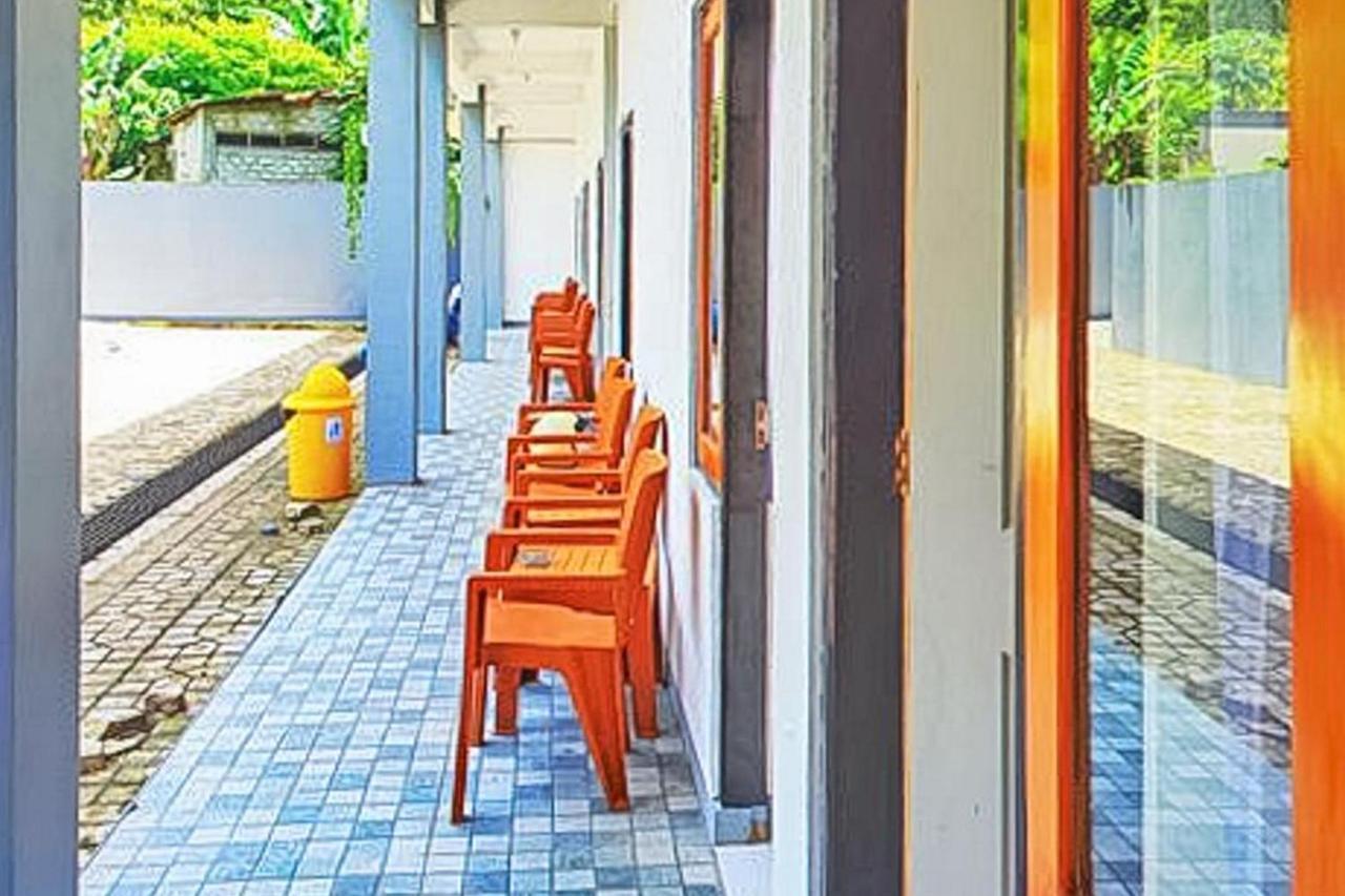 Shekinah Homestay & Cafe Waikabubak Mitra Reddoorz Kültér fotó