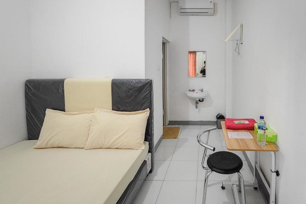 Shekinah Homestay & Cafe Waikabubak Mitra Reddoorz Kültér fotó